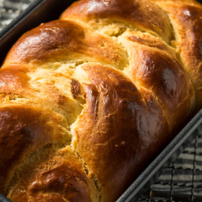 Brioche de panadero francés artesanal esponjoso recién horneado - La Despensería
