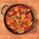 Pollo a la Basquaise con pimientos y tomate estilo País Vasco en cocotte - La Despensería
